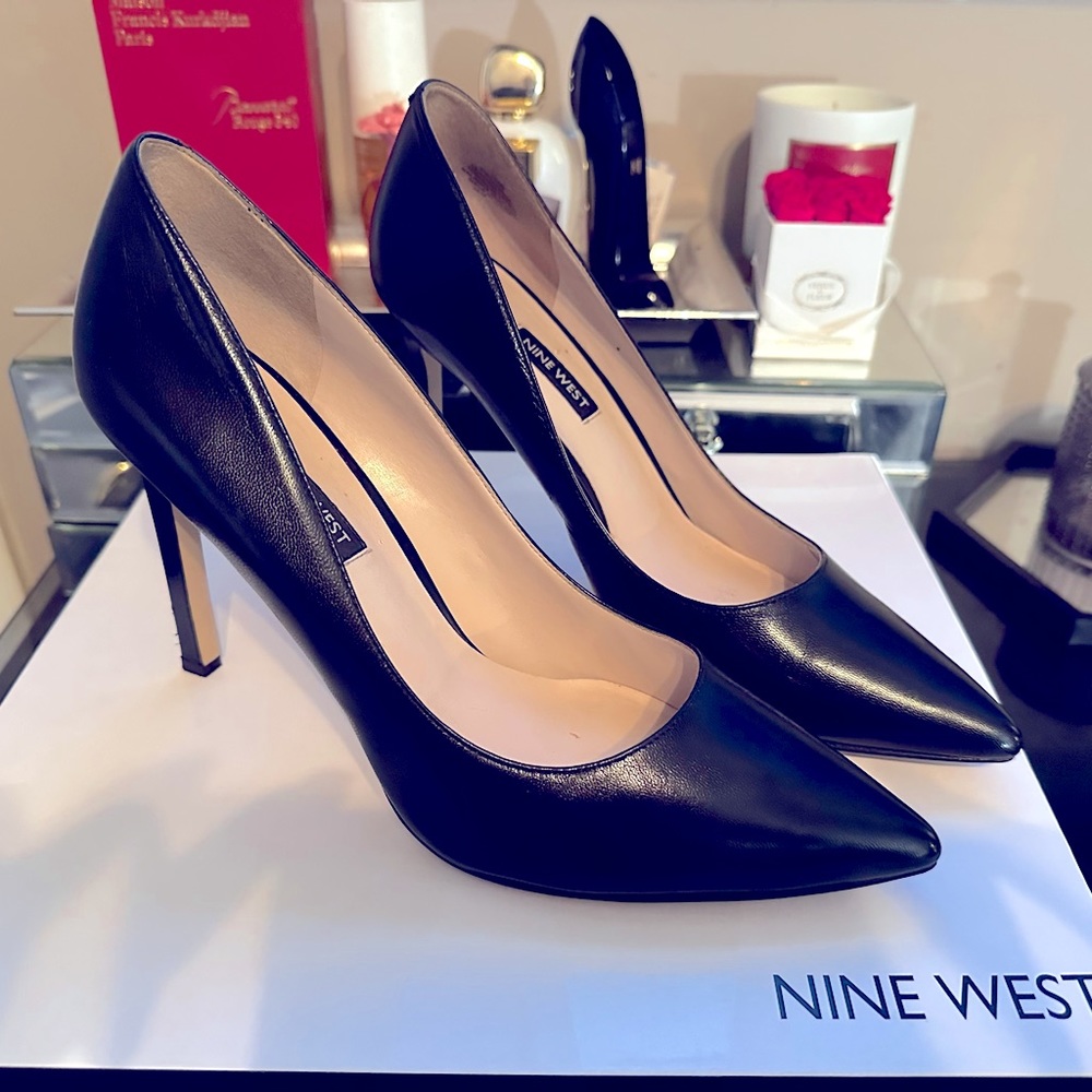 SOLD Nine West Tatiana Pointy Toe Pumps in Black Leather